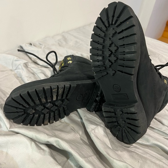 Boys black suede Timberland boots, size 3. - Picture 11 of 11